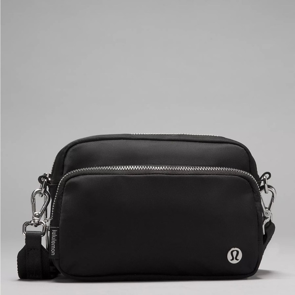 lululemon athletica Handbags - EUC Lululemon Everywhere Crossbody Bag 2L With Metal Hardware